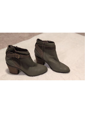 Women's Crown Vintage Olive Green Ankle Boots & Booties Size 10